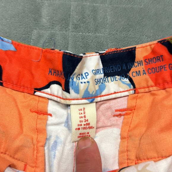 Gap Floral Tropical Girlfriend Shorts, 4 Inch Inseam, Size 2 - Picture 3 of 6